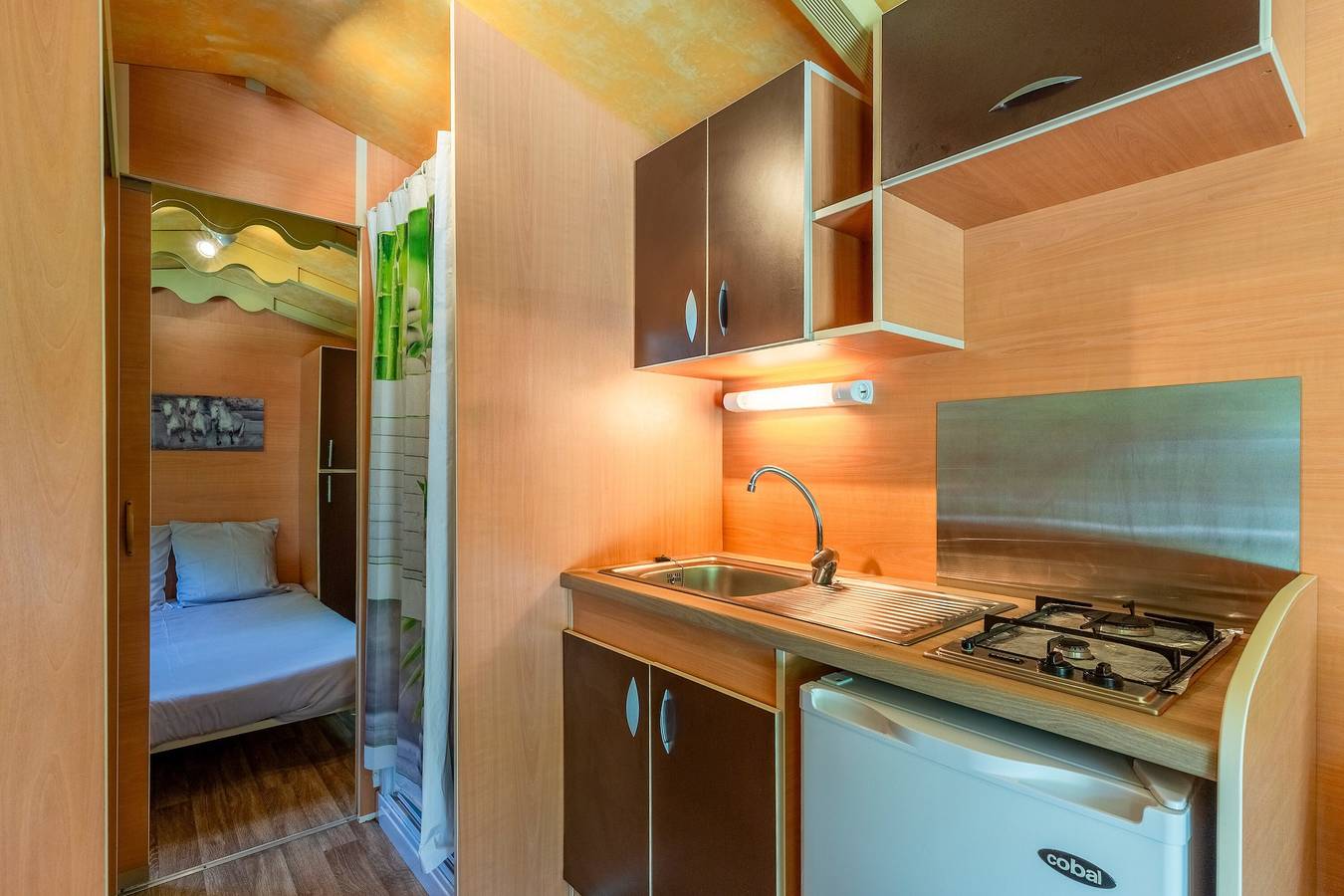 “La Roulotte 1” with Mountain View, Private Terrace and Wi-Fi in Touët-sur-Var, Nice region