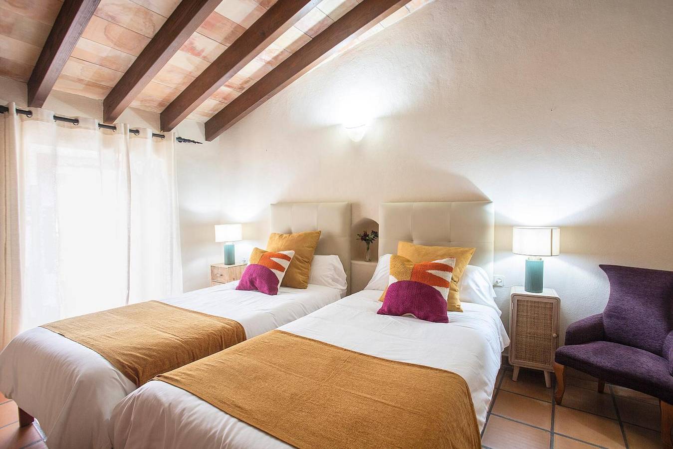 Habitación doble con baño exterior privado con Piscina Compartida, Wi-Fi y Aire Acondicionado in Sineu, Interior de Mallorca