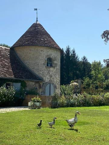 Chambre d’hôte pour 4 personnes, avec jardin ainsi que piscine et vue à Quingey