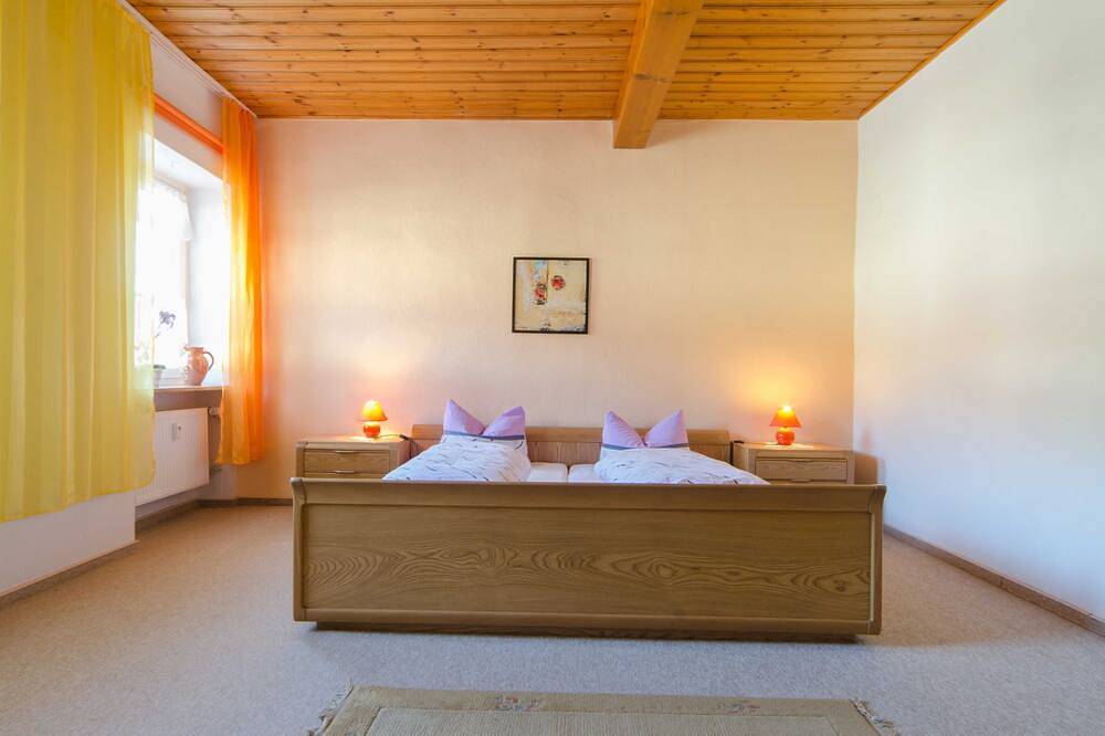 Ganze Wohnung, Ferienwohnung Hertel - Ferienwohnung im Og mit großem Terassenbalkon in Mistelgau, Frankenalb