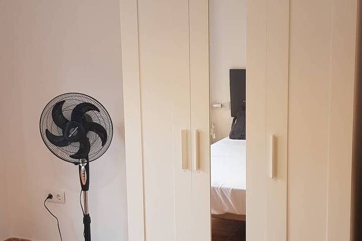 Entire apartment, Spacious Downtown Apartment in Distrito Centro (Gijón), Gijón