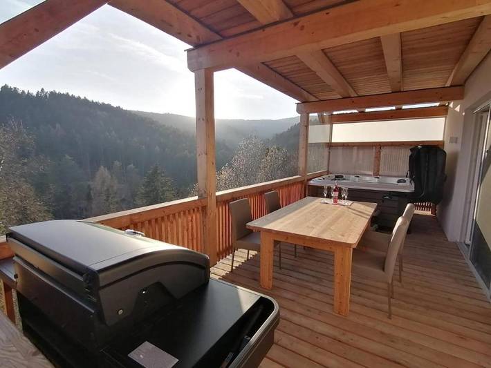 Ferienhaus für 10 Personen, mit Balkon und Whirlpool sowie Terrasse und Garten in Weststeiermark