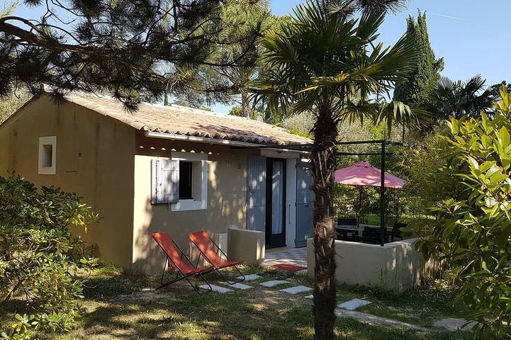 Gîte pour 2 personnes, avec Terrasse ainsi que Jardin et Piscine