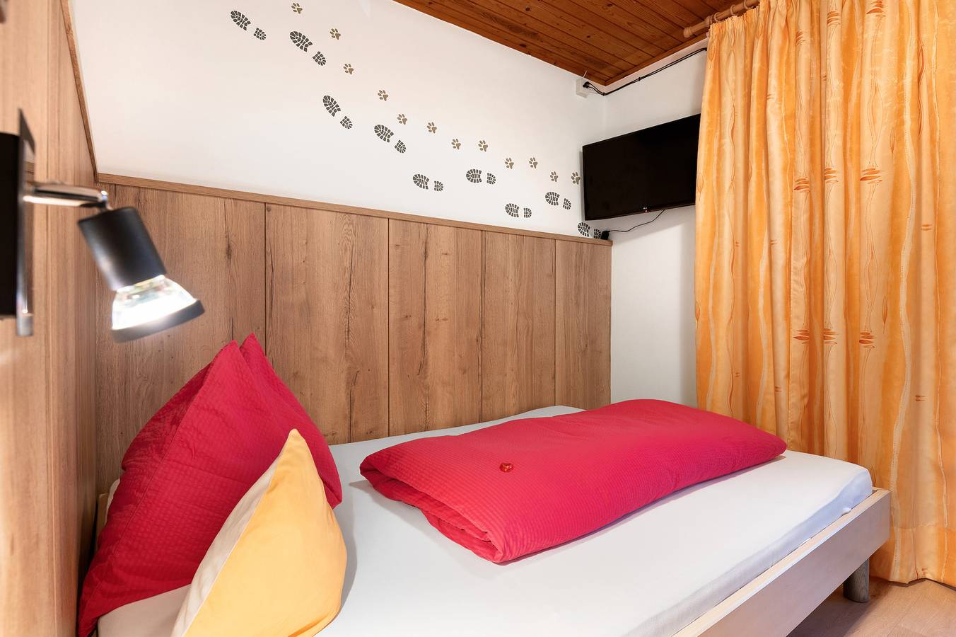 Zimmer 'Einzelzimmer 7' mit Bergblick, privater Terrasse und Wi-Fi in St. Peter (Bozen), Villnöß