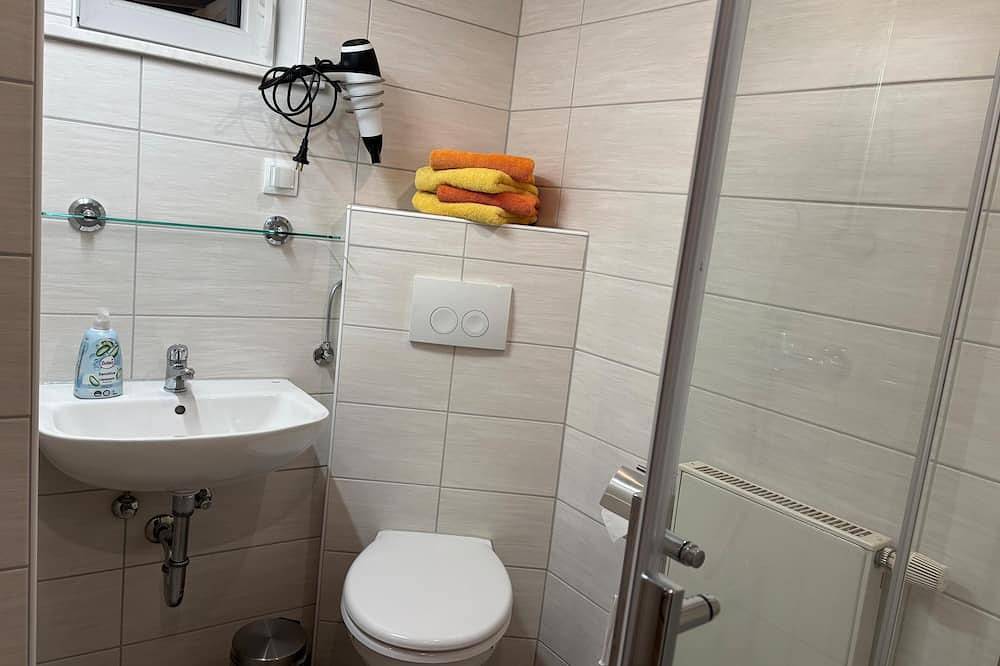 Ganze Wohnung, Ferienhaus Familija mit überdachter Terrasse, Pool und Sauna in Straupitz in Straupitz, Dahme-Spreewald