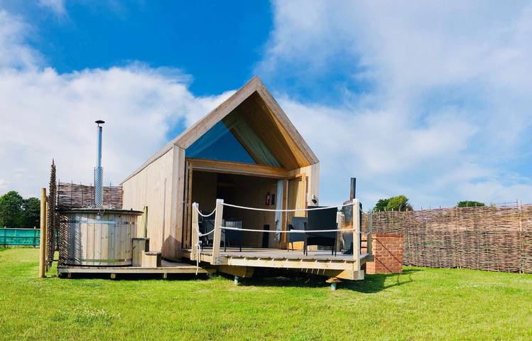 Glamping for 5 people in England