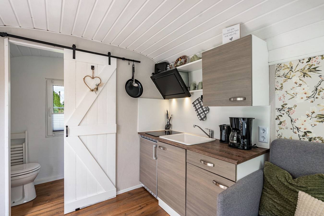 Tiny Home 'Amselnest' met uitzicht op het meer, privéterras en wifi, foto 9