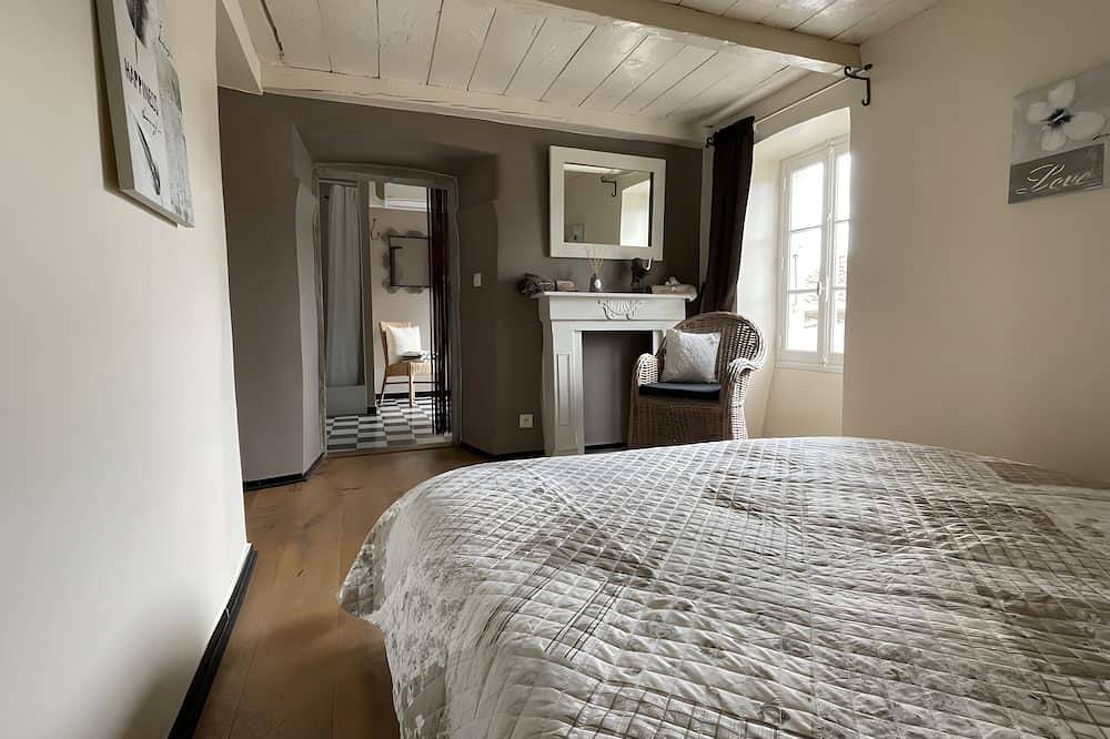 Guest Room “La Clède” with Shared Pool, Wi-Fi, and Air Conditioning in Saint-Alban-Auriolles, Ardèche