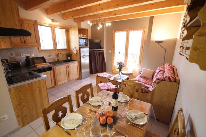 Gîte pour 6 personnes, avec Terrasse à Albiez-Montrond