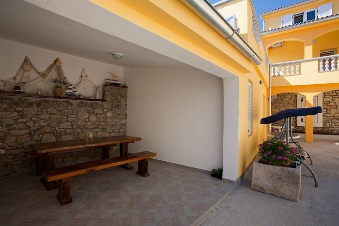 Ganze Wohnung, 1-Zimmer-Ferienwohnung mit Terrasse Poljana, Ugljan A-8523-e in Plaža Poljana, Poljana
