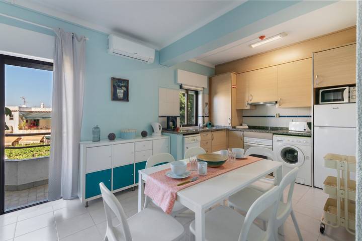 Holiday Home 'Mantamar Beach Ap' with Balcony, Wi-Fi and Air Conditioning in Manta Rota, Vila Nova de Cacela