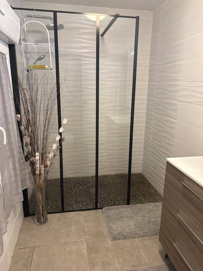 Chambre d’hôte pour 12 personnes, avec Terrasse et Jardin ainsi que Piscine et Vue à Orthez - 2