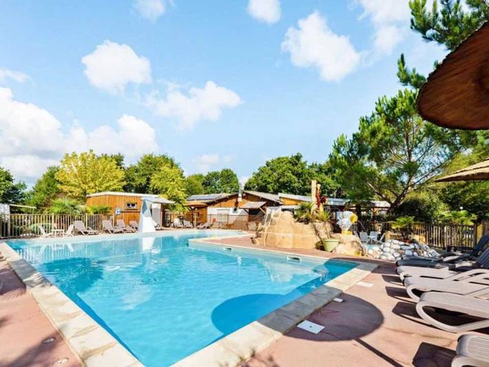 Wohnwagen für 4 Personen, mit Kinderpool in Grayan-et-l'Hôpital - 2