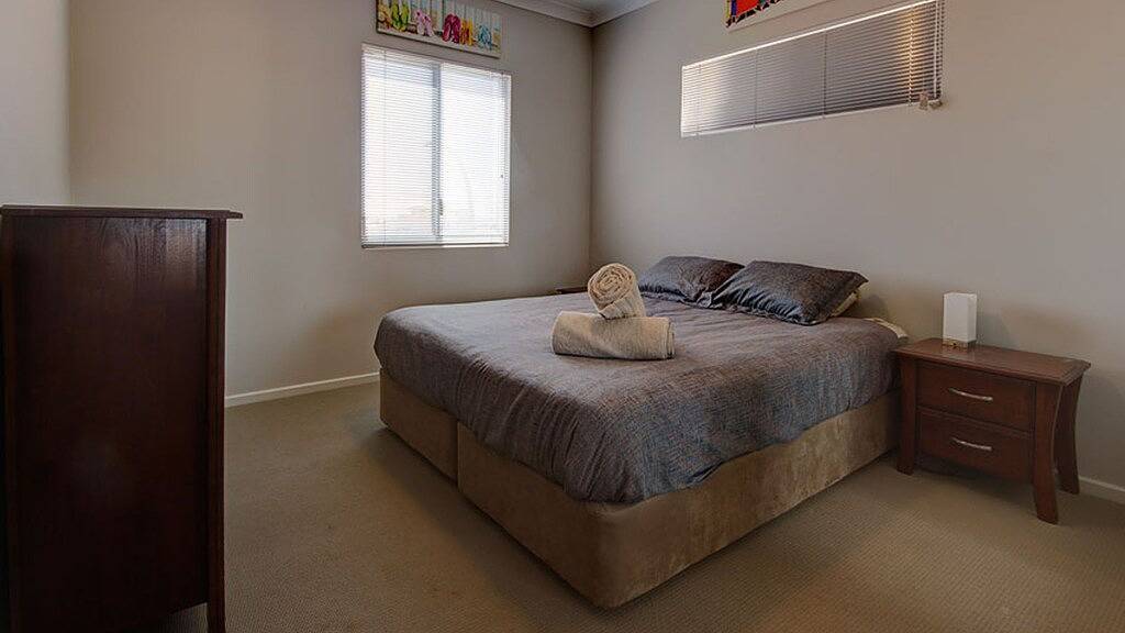 Moderne Villa in der Exmouth Marina mit Bootsanlegestelle. in Exmouth, Western Australia