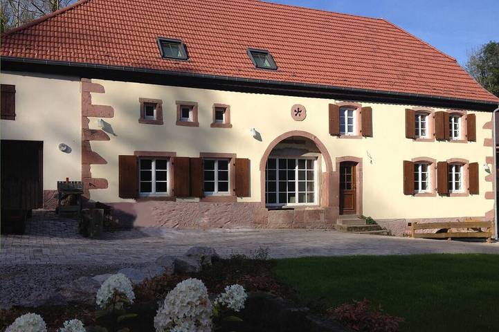 Location de vacances pour 14 personnes, avec sauna et jardin, animaux acceptés à Lalaye