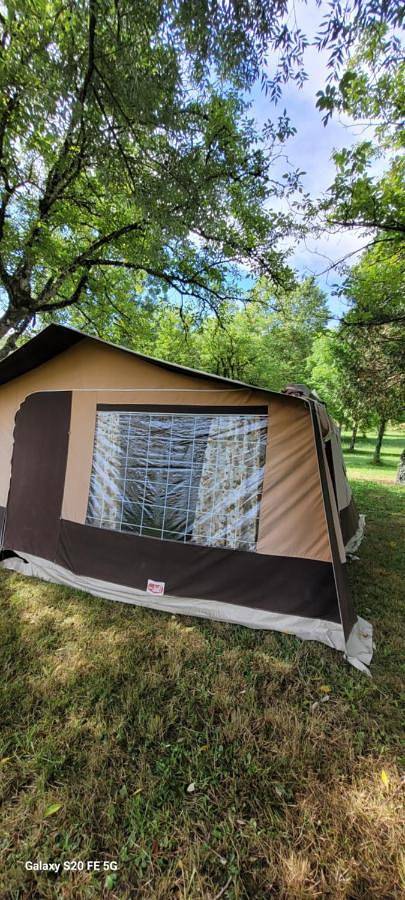Camping pour 4 personnes, avec jardin et vue, animaux acceptés
