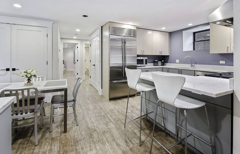 Ganze Wohnung, Lovely getaway 2Br 2Ba Apartment near Wrigley Field in Chicago, Cook County