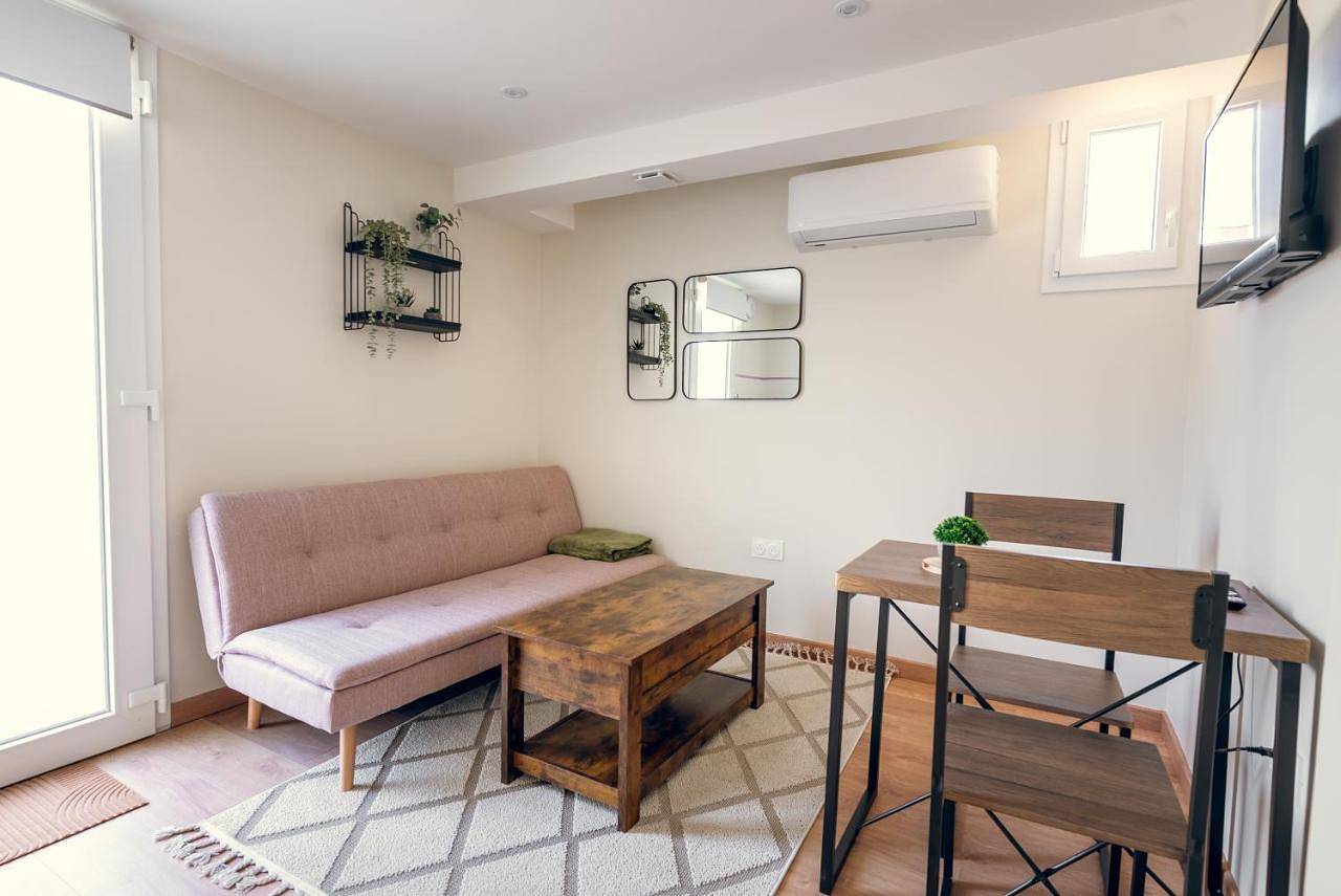 Appartement entier, L'essentiel, calme et climatisé - Accès autonome in La Ferté-Gaucher, Seine-et-Marne