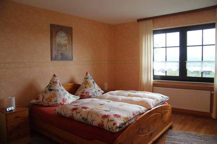 Ganze Ferienwohnung, 5-Bett-Ferienwohnung mit Balkon in Habscheid, Eifelkreis Bitburg-Prüm