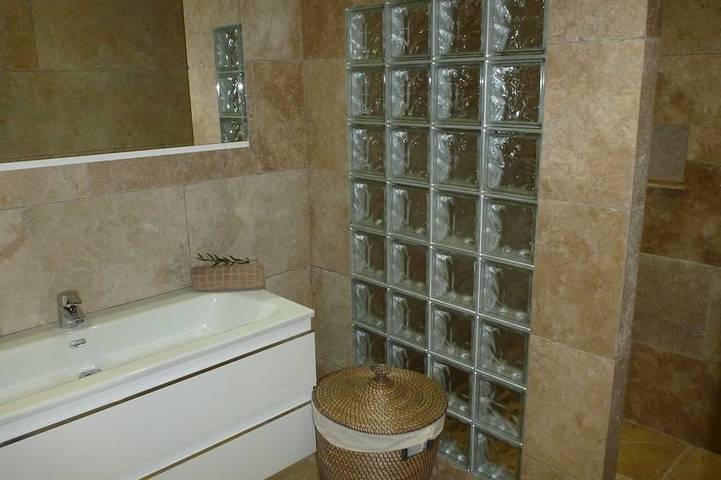 Casa privata nel cuore del villaggio di pescatori vista mare. Clim, Wi-Fi in Tizzano, Sartena
