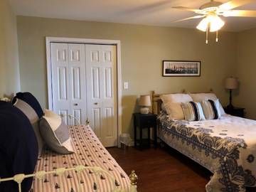 Vacation House for 10 Guests in Lake Gaston, North Carolina, Picture 4