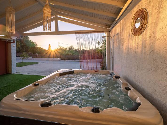 Διαμονή για διακοπές για 6 άτομα, με κήπο και μπανιέρα υδρομασάζ στον Άγιο Ιωάννη (Κέρκυρα)