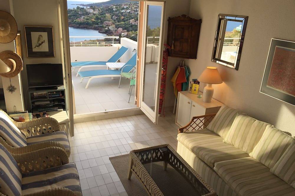Ganze Wohnung, Maisonette in der Nähe von Theoule-Sur-Mer mit herrlichem Meerblick in Théoule-sur-Mer, Massif de l'Esterel