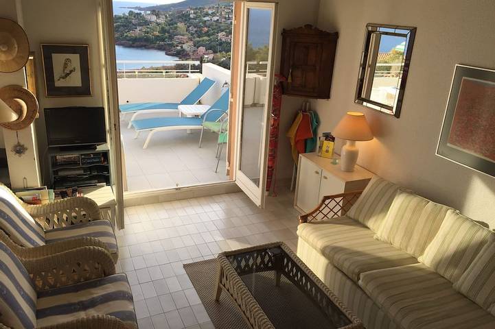 Entire apartment, Maisonette Near Thèoule-Sur-Mer With Lovely Sea Views in Théoule-sur-Mer, Massif de l'Esterel