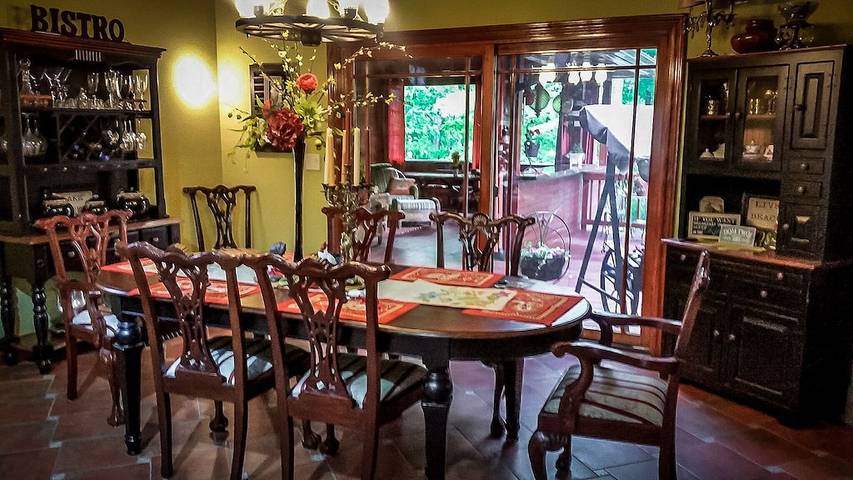 Vacation rental for 12 people, with pool and sauna as well as yard and hot tub in Lake Wallenpaupack