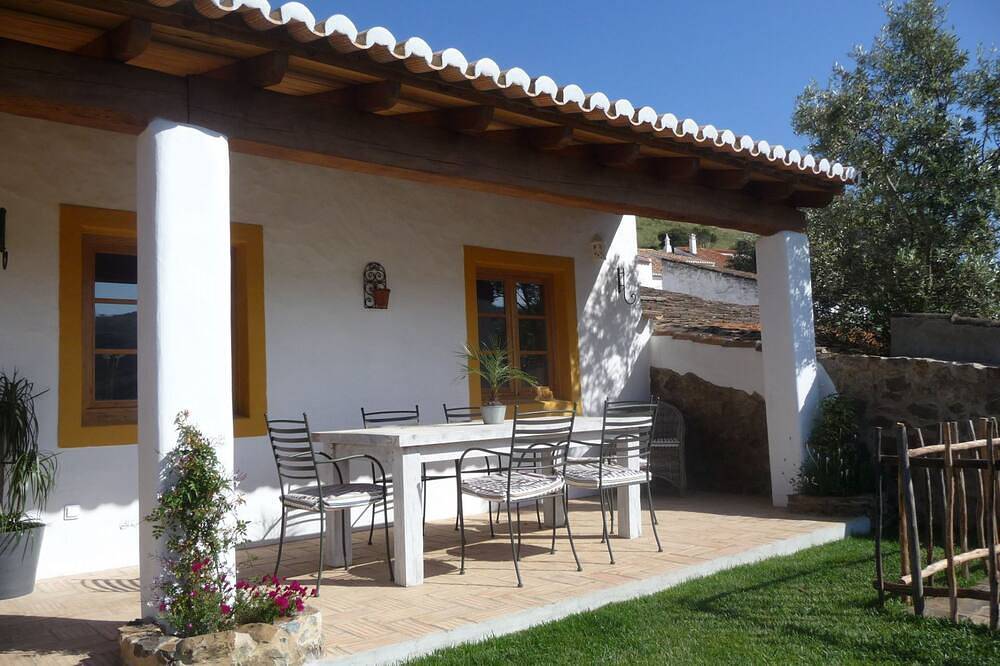 The Figos - sleeps up to 9 in Bordeira, Faro Distrikt