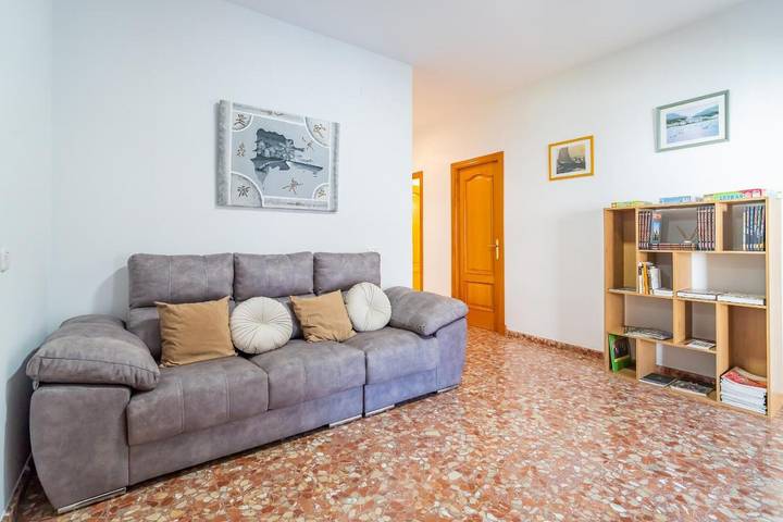 Gîte pour 16 personnes, avec Balcon et Terrasse ainsi que Jacuzzi et Jardin dans La Lantejuela - 4