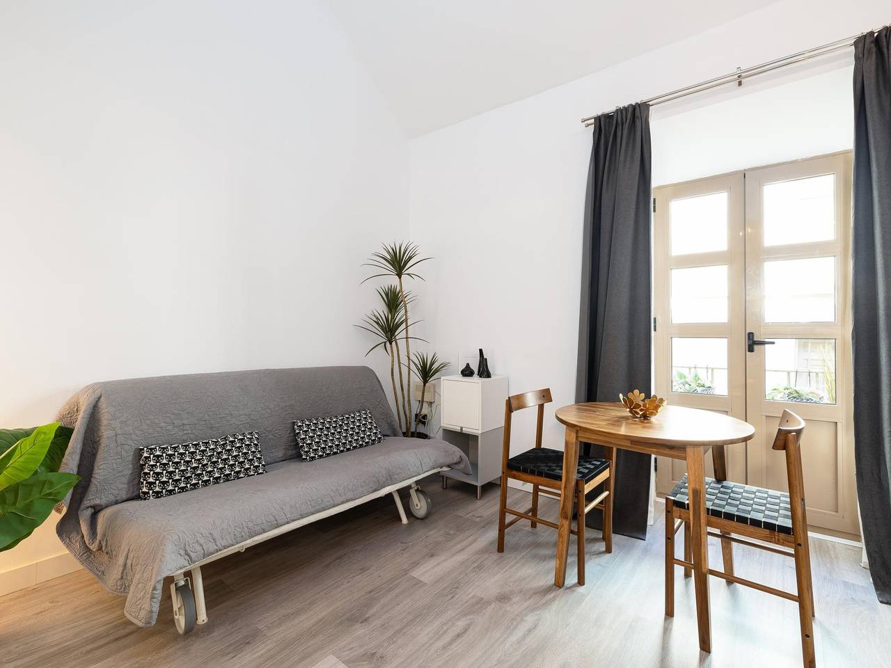 Entire studio, H2M Hiniestrosa Studio french Balcony Aacc Wifi in Málaga Central District, Malaga