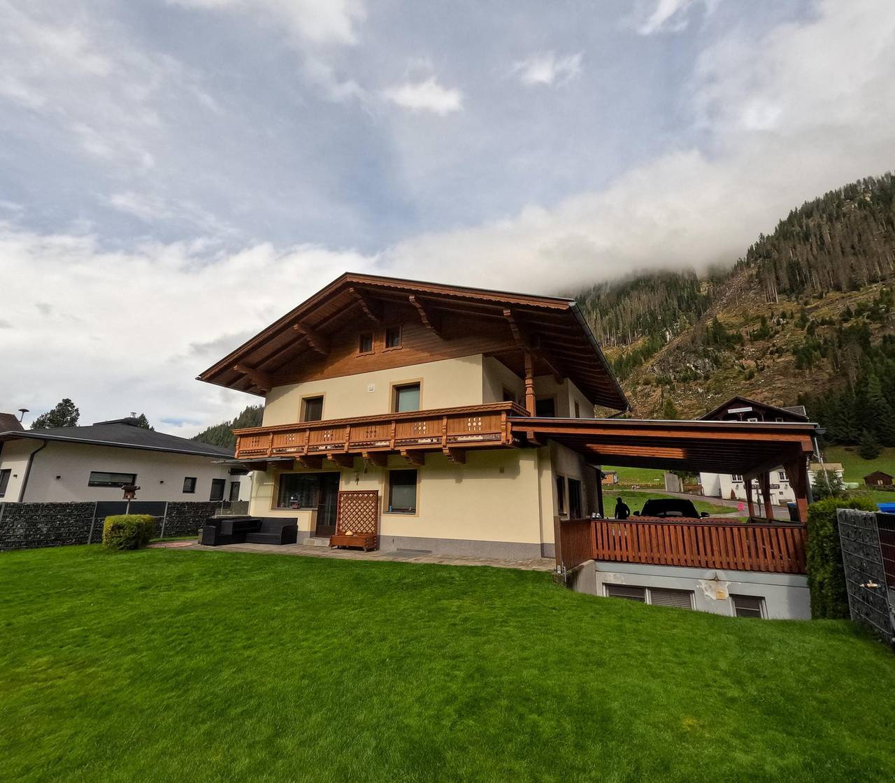 Ganze Ferienwohnung, Ferienwohnung für 5 Personen mit Balkon in St. Veit in Defereggen, Bezirk Lienz