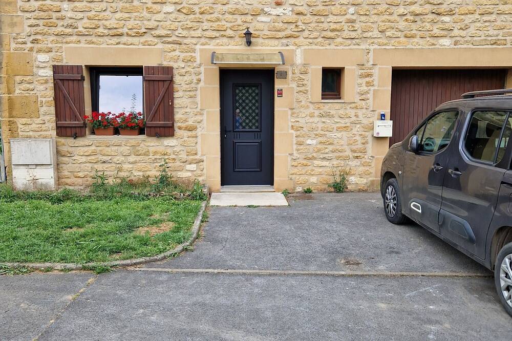 Rooms for rent vendresse region 2 bedrooms upstairs plus a living room ground floor Land,  in Vendresse, Ardennen