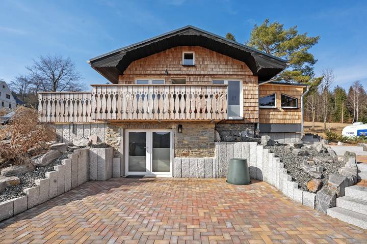 Chalet für 4 Personen, mit Balkon und Garten
