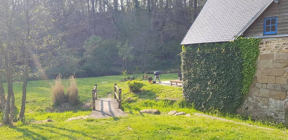Location de vacances pour 11 personnes, avec Terrasse ainsi que Jardin et Vue dans Bourguenolles - 2