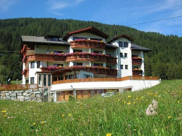 Hotel für 4 Personen, mit Balkon und Terrasse sowie Whirlpool und Garten