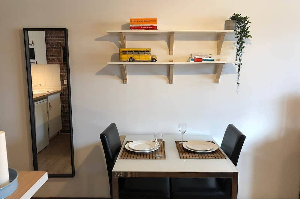 Apartamento entero, Studio with balcony & free parking in Tours, Región de Tours