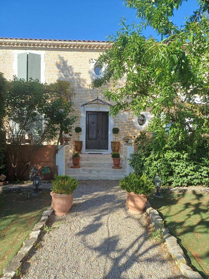 Casa de vacaciones para 3 personas, con vistas y jardín además de piscina y piscina para niños - 1