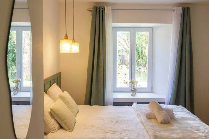 Apartamento entero, 80 m² Vacation Rental + 20 m² Studio - Sleeps 8 - Puy du Fou in Mauléon, Valle del Loira