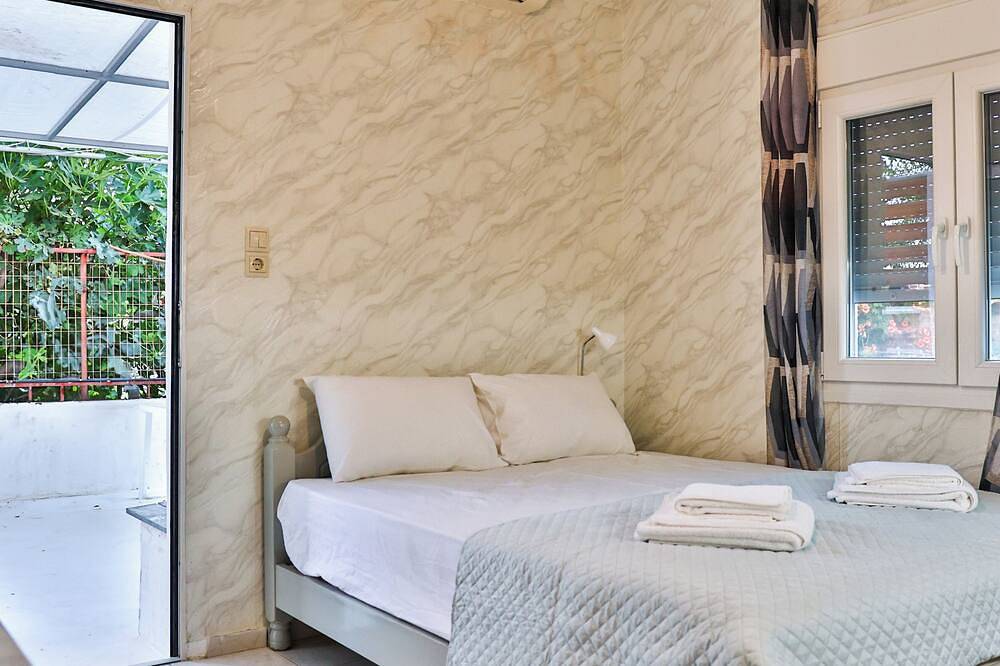 Entire apartment, Romantic seaside apartment for two   in Iraklio-Heraklio region