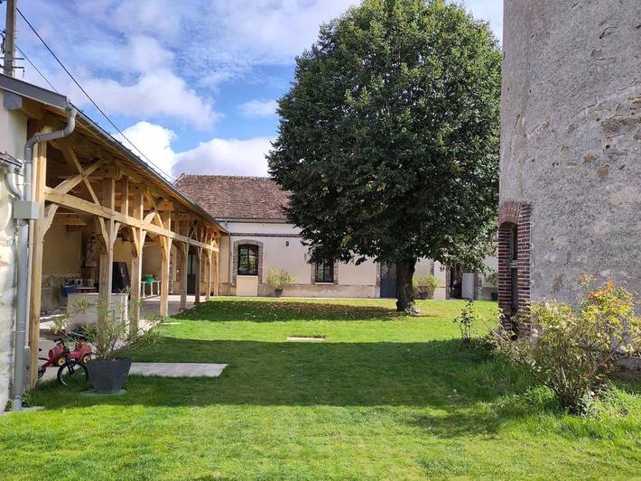 Maison de vacances pour 8 personnes, avec Terrasse ainsi que Jardin et Piscine à Sens