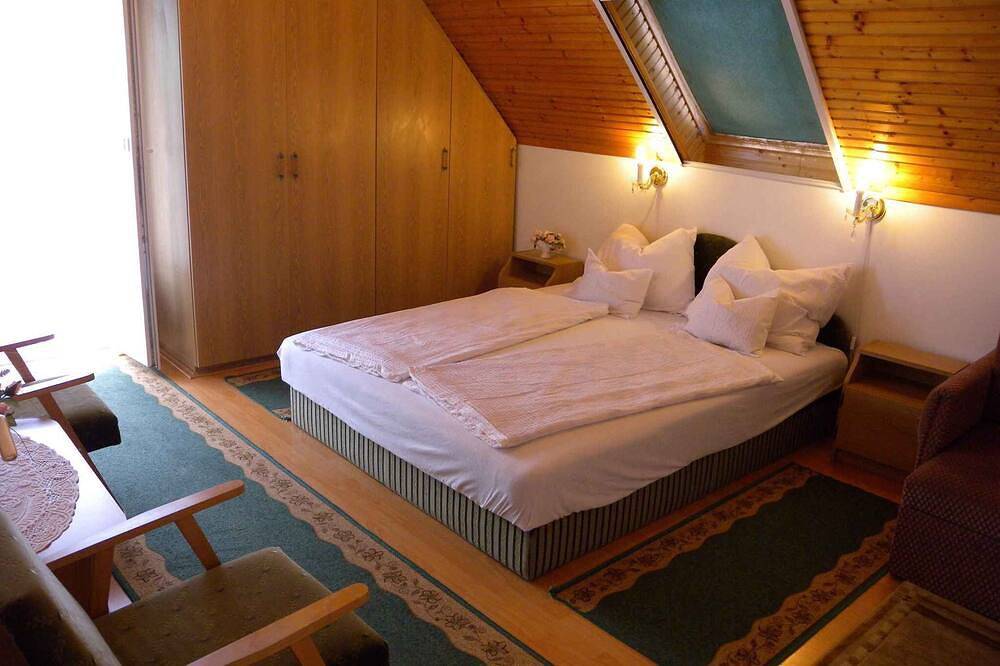 Ferienhaus mit Pool, Klimaanlage, Waschmaschine und Panoramablick in Badacsonytomaj, Balaton