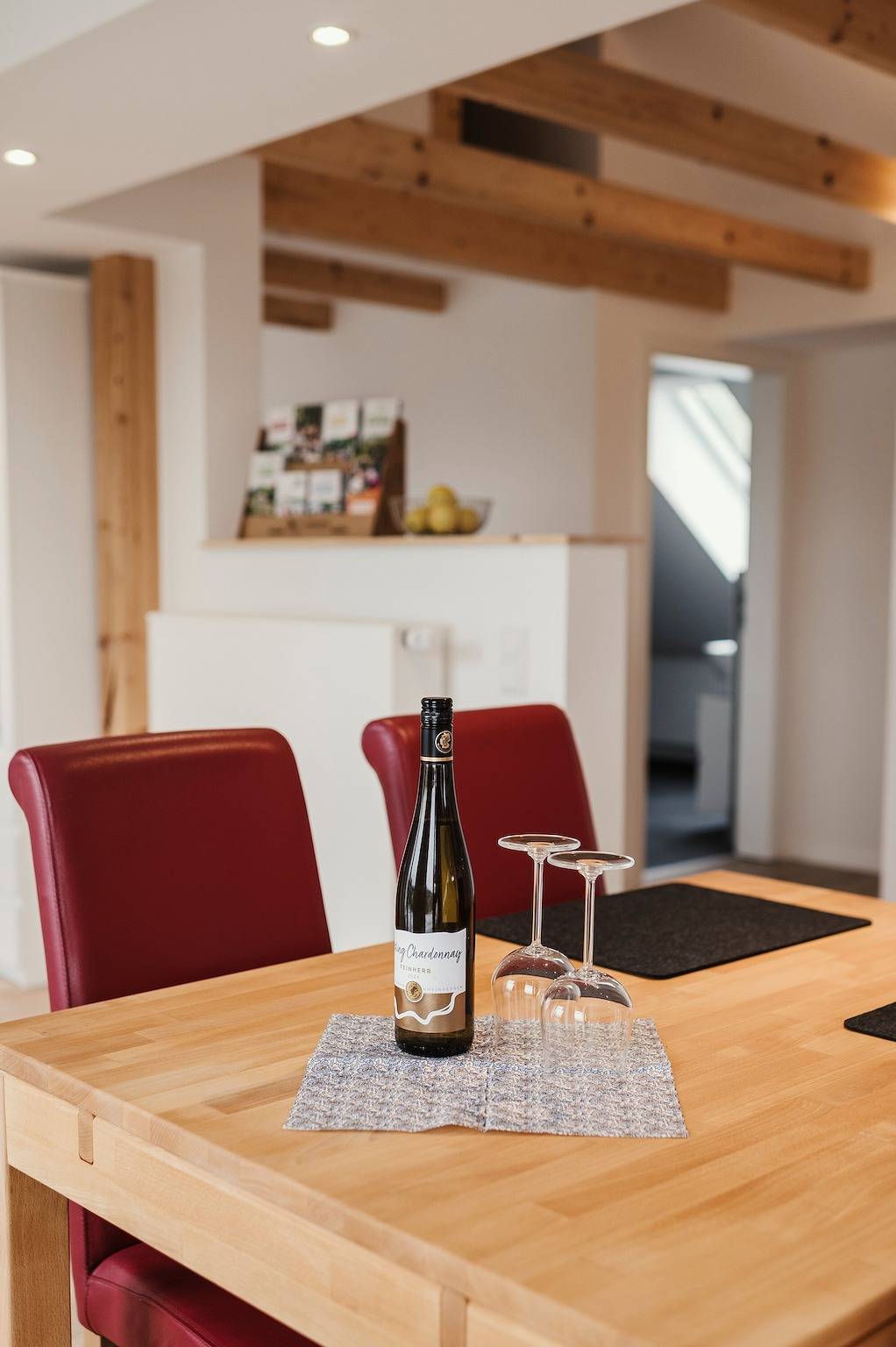 Ganze Wohnung, Ferienwohnung 'Habichthorst' mit großer Loggia und Gemeinschaftsgarten, herrlicher Ausblick in Naumburg (Hessen), Hessisches Bergland