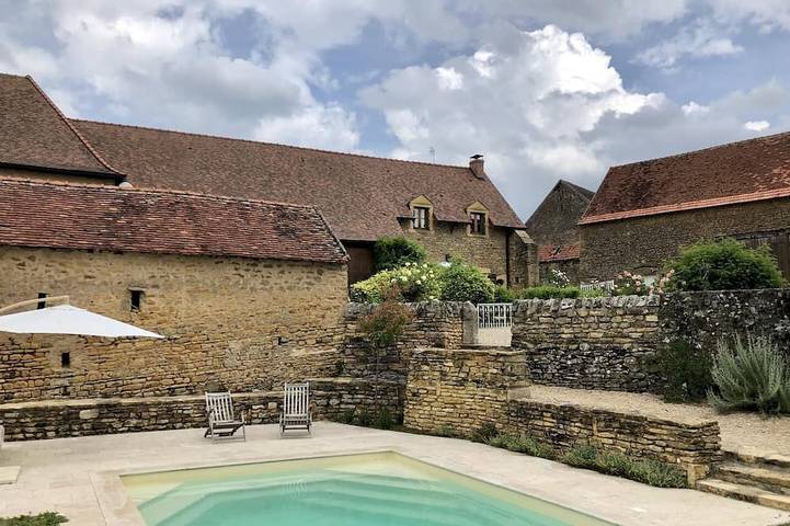 Gîte pour 6 personnes, avec jardin et piscine à Changy