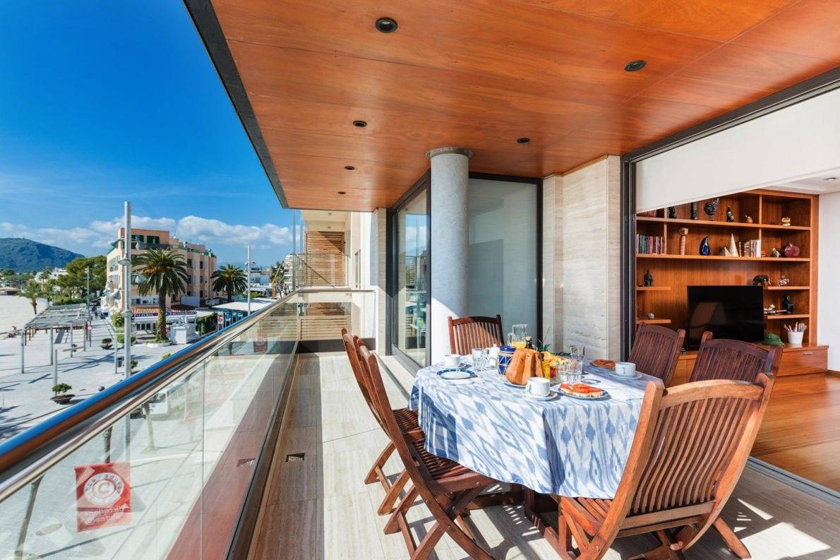 Entire apartment, Luxurious Apartment with Wi-Fi, Balcony and Sea View in Port d'Alcúdia, Alcúdia