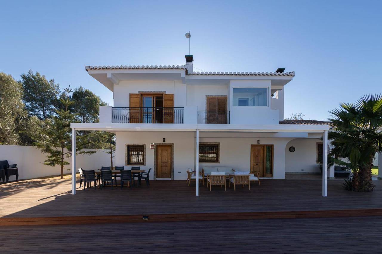 Villa Huerta 1 Manises, jacuzzi, sauna, piscina in Manises, Costa de Valencia