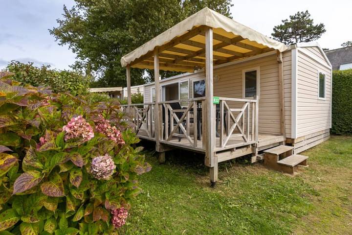 Caravane pour 4 personnes, avec balcon/terrasse ainsi que terrasse et vue sur le lac dans Côte de Granit Rose