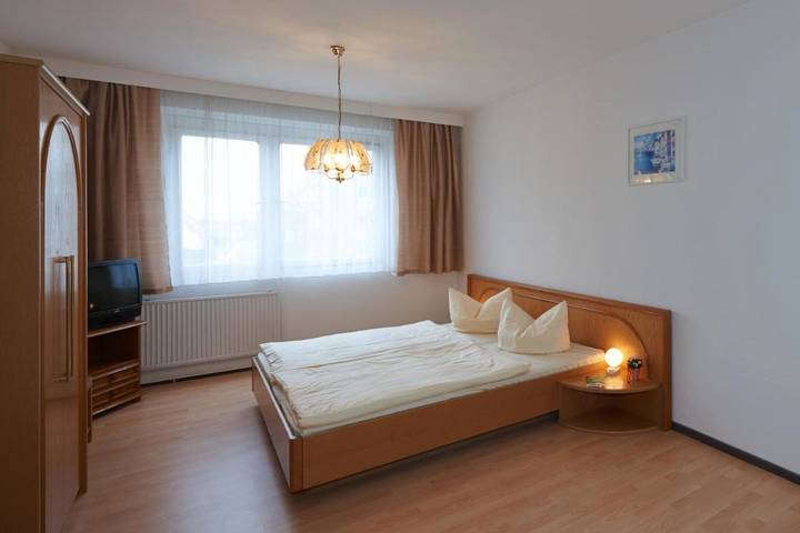 Hotel, mit Balkon und Garten in Rötha - 3