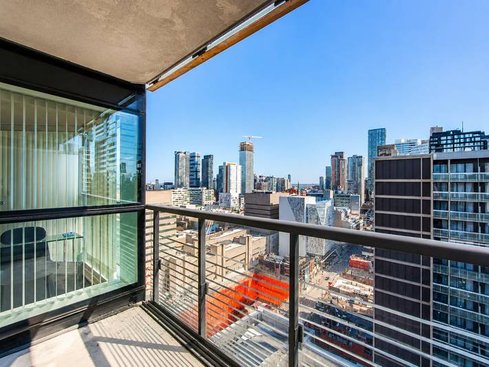 Apartamento vacacional entero, Tamaño familiar: 2 dormitorios, 2 baños, capacidad para 6 personas cerca de la enfermedad, estacionamiento disponible para niños, 3 televisores, Wifi in Toronto, Lago Ontario (Kanada)